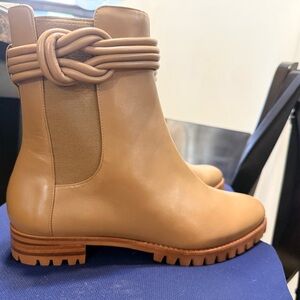 Chic Tan Ankle Boots with Knot Accent